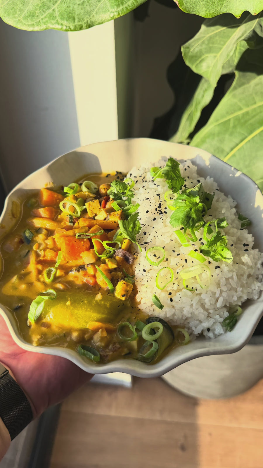 Vegan High Protein Erdnusscurry